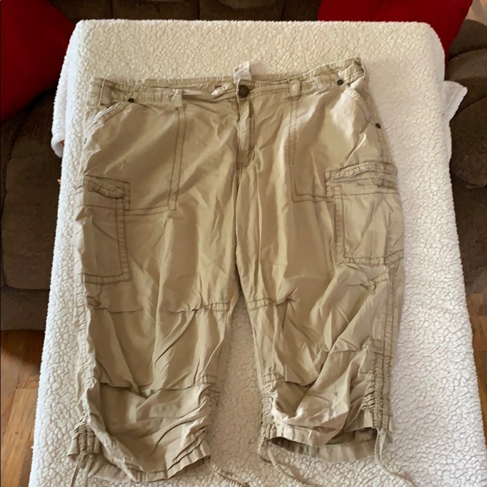 Khaki capri pants
